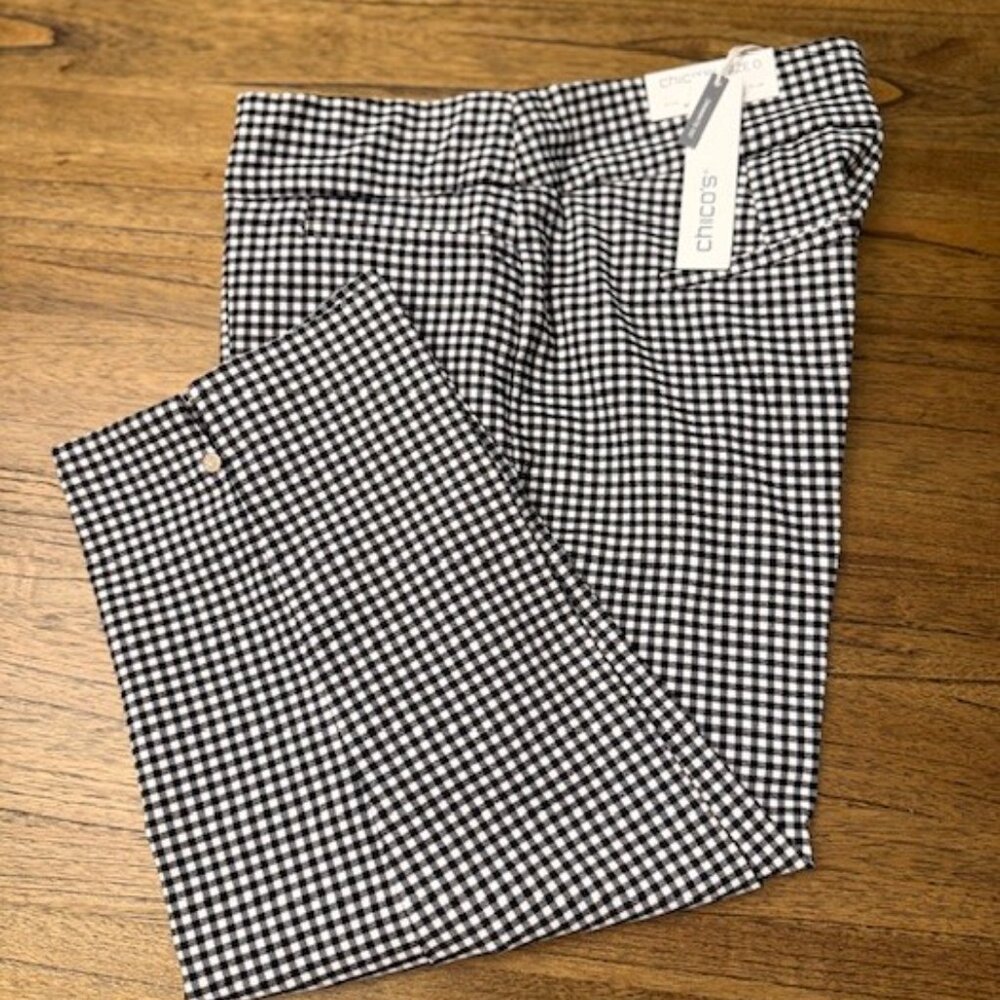 CHICO'S So Slimming Brigitte Slim Leg Capri